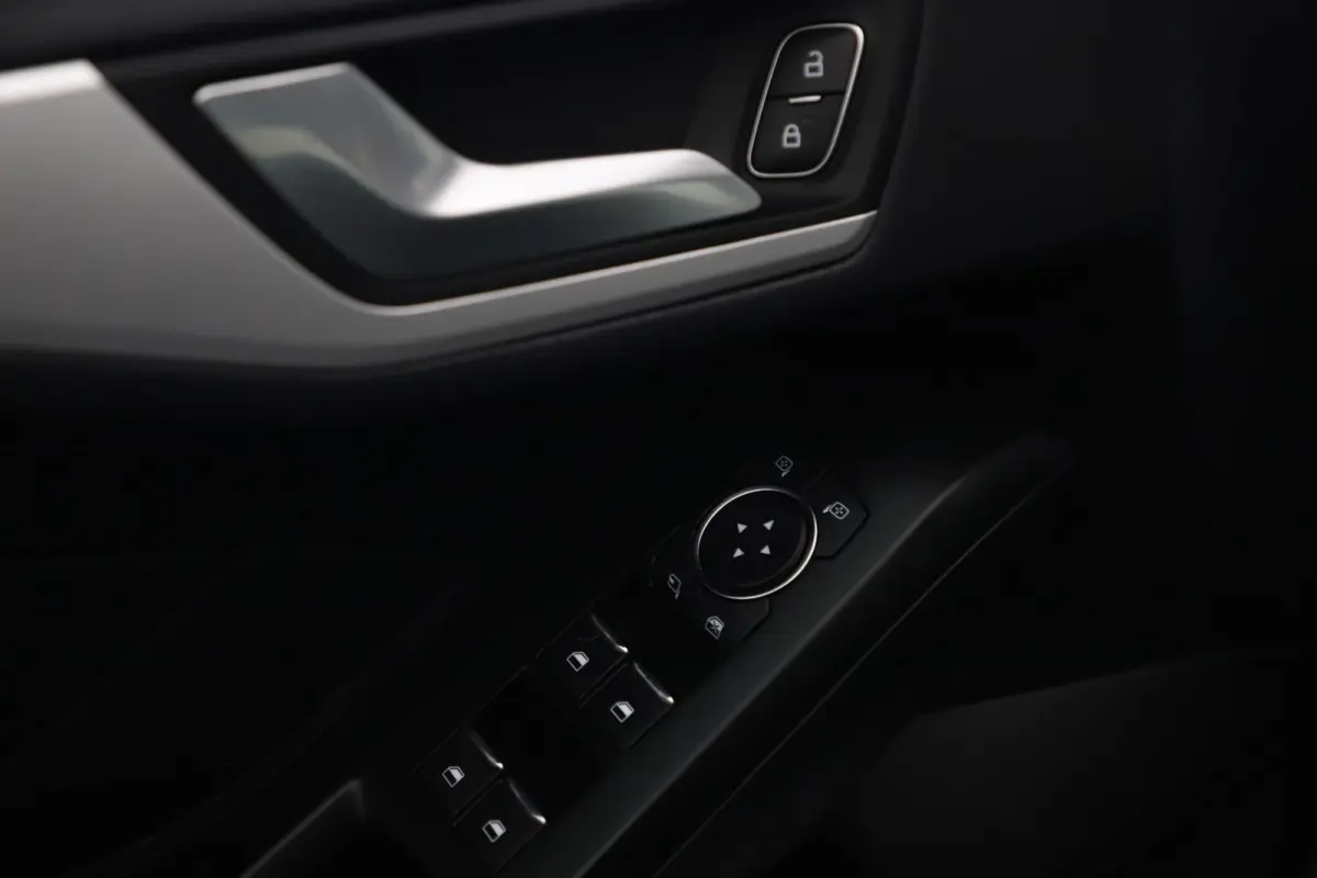 1.0 EcoBoost Trend Edition Business Navigatie Clima Cruise 16 inch LMV Parkeersensors Lane Assist Keyless