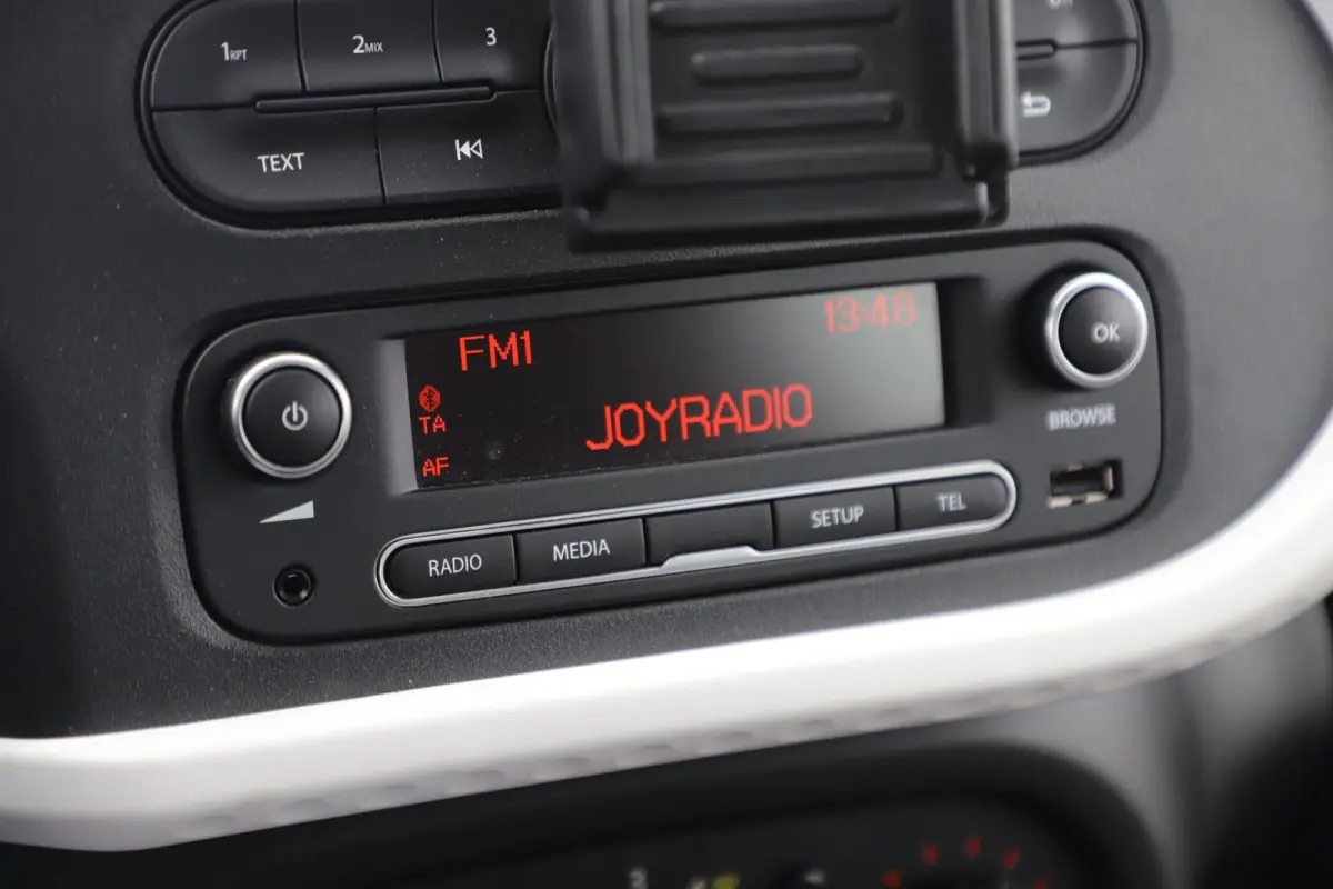 1.0 SCe Collection Schuifdak Radio Bluetooth