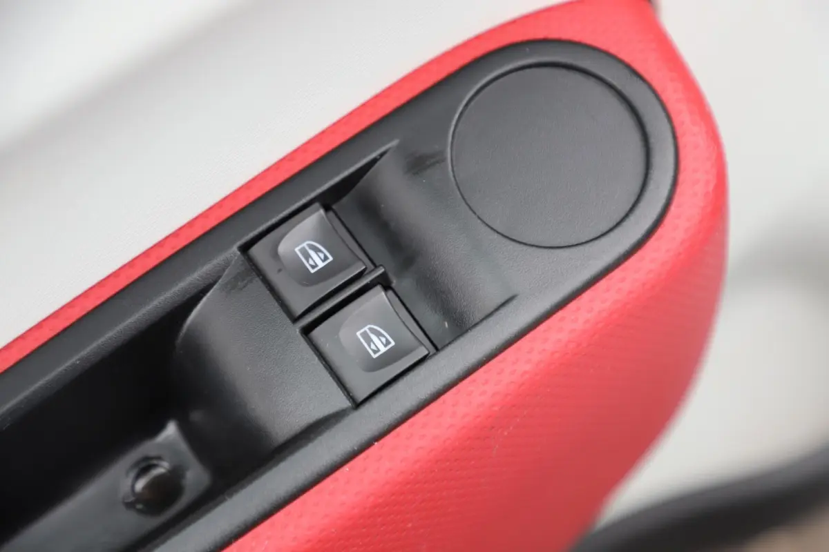 1.0 SCe Collection Schuifdak Radio Bluetooth