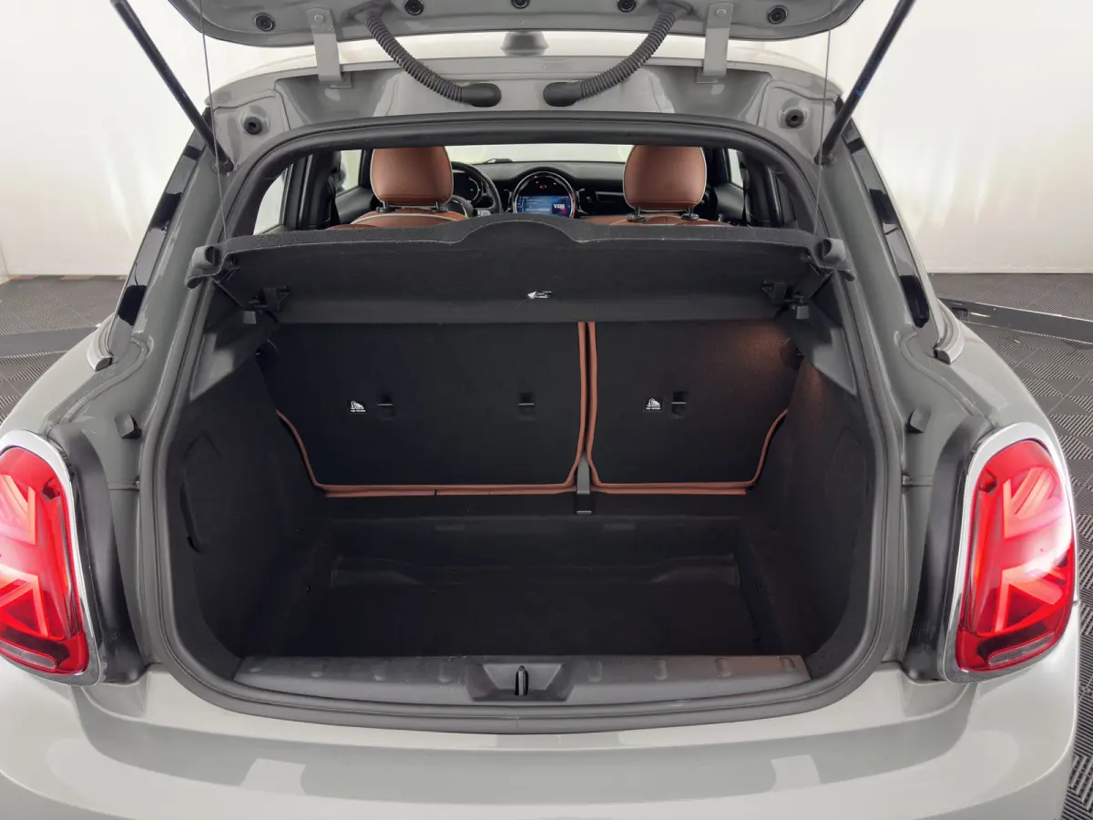 1.5 One Business Edition (Facelift-Life Cycle Impulse 2) (INCL-BTW) *LEATHER | SPORTSEATS | FULL-LED | DIGI-COCKPIT | AMBIENTLIGHT | NAVI-FULLMAP | DAB | AIRCO | KEYLESS | PDC | 16''ALU*