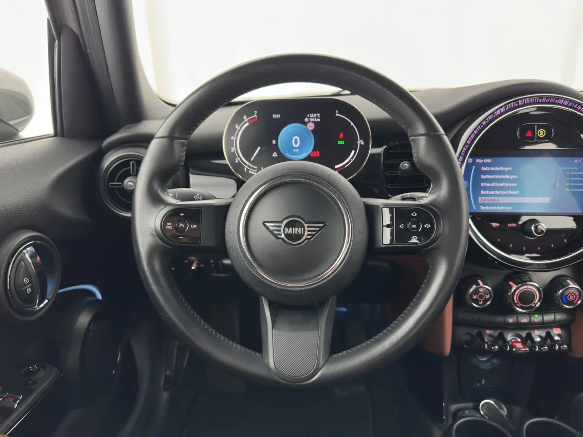 1.5 One Business Edition (Facelift-Life Cycle Impulse 2) (INCL-BTW) *LEATHER | SPORTSEATS | FULL-LED | DIGI-COCKPIT | AMBIENTLIGHT | NAVI-FULLMAP | DAB | AIRCO | KEYLESS | PDC | 16''ALU*