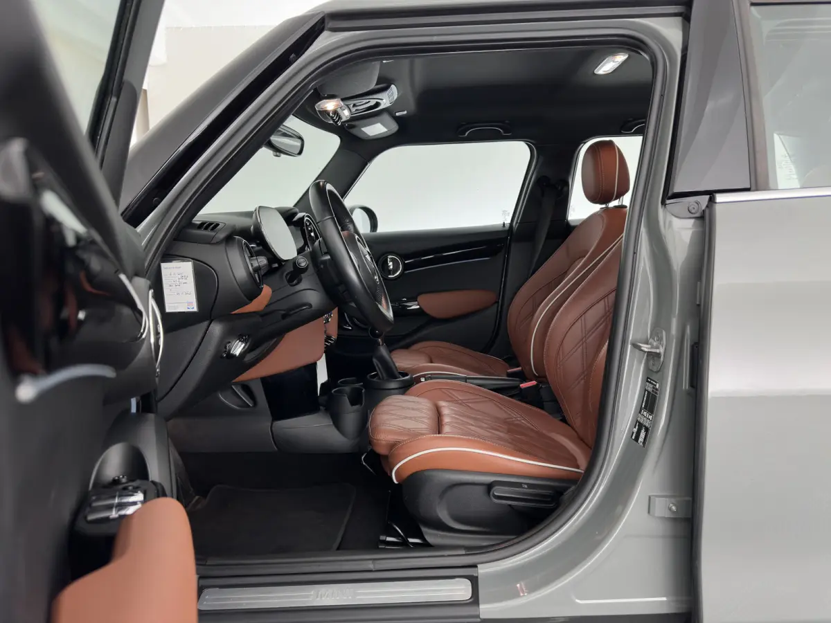 1.5 One Business Edition (Facelift-Life Cycle Impulse 2) (INCL-BTW) *LEATHER | SPORTSEATS | FULL-LED | DIGI-COCKPIT | AMBIENTLIGHT | NAVI-FULLMAP | DAB | AIRCO | KEYLESS | PDC | 16''ALU*