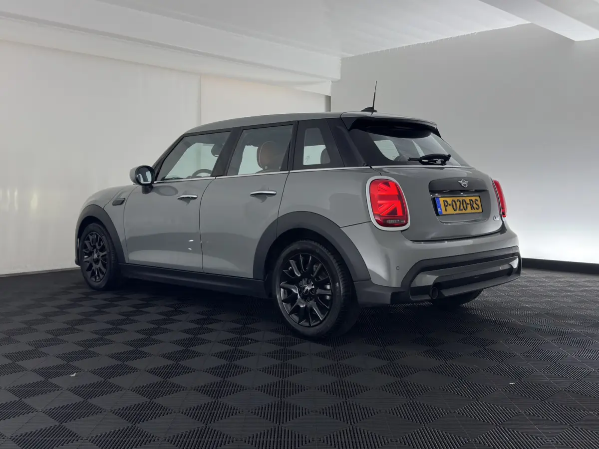 1.5 One Business Edition (Facelift-Life Cycle Impulse 2) (INCL-BTW) *LEATHER | SPORTSEATS | FULL-LED | DIGI-COCKPIT | AMBIENTLIGHT | NAVI-FULLMAP | DAB | AIRCO | KEYLESS | PDC | 16''ALU*