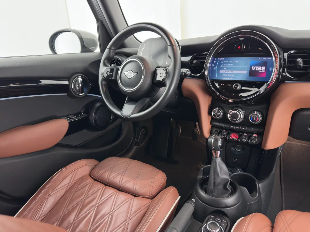 1.5 One Business Edition (Facelift-Life Cycle Impulse 2) (INCL-BTW) *LEATHER | SPORTSEATS | FULL-LED | DIGI-COCKPIT | AMBIENTLIGHT | NAVI-FULLMAP | DAB | AIRCO | KEYLESS | PDC | 16''ALU*