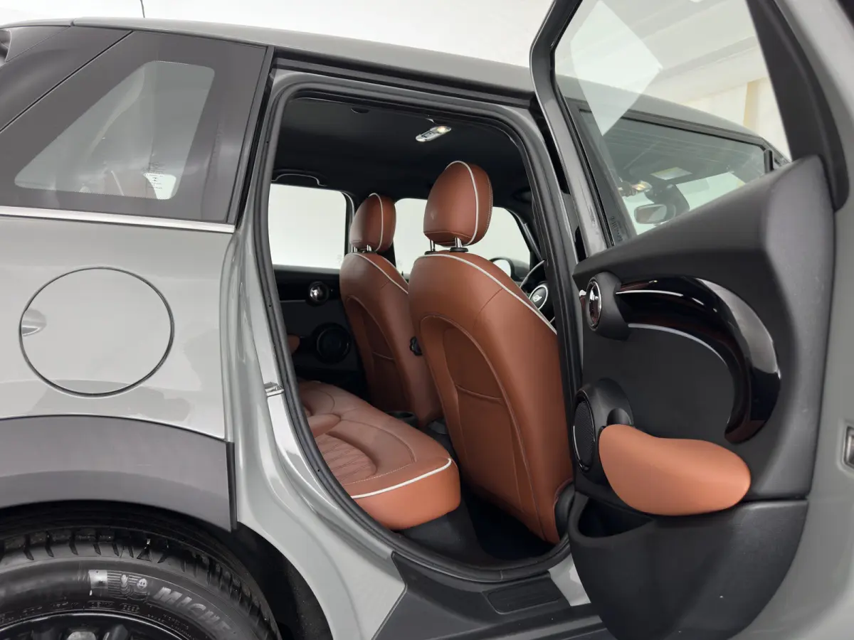1.5 One Business Edition (Facelift-Life Cycle Impulse 2) (INCL-BTW) *LEATHER | SPORTSEATS | FULL-LED | DIGI-COCKPIT | AMBIENTLIGHT | NAVI-FULLMAP | DAB | AIRCO | KEYLESS | PDC | 16''ALU*