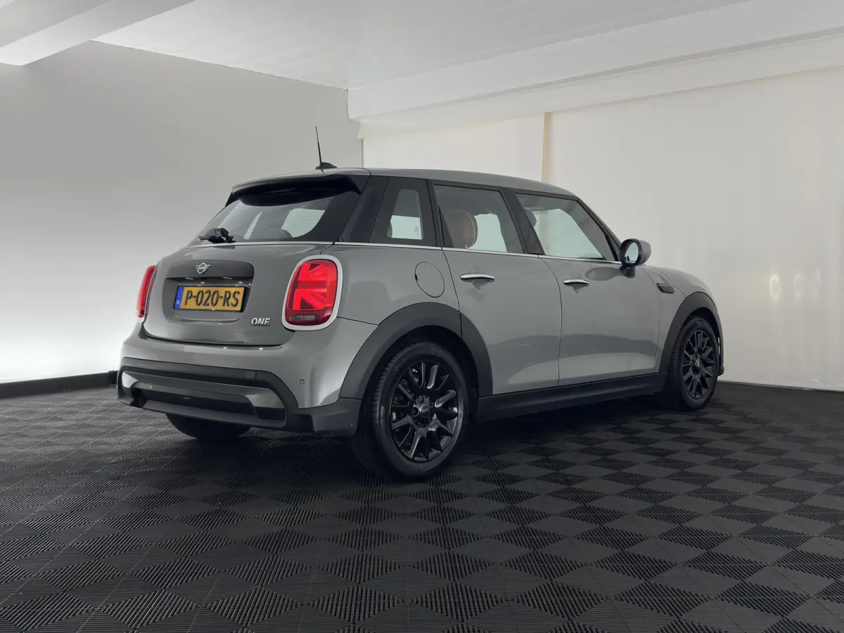 1.5 One Business Edition (Facelift-Life Cycle Impulse 2) (INCL-BTW) *LEATHER | SPORTSEATS | FULL-LED | DIGI-COCKPIT | AMBIENTLIGHT | NAVI-FULLMAP | DAB | AIRCO | KEYLESS | PDC | 16''ALU*