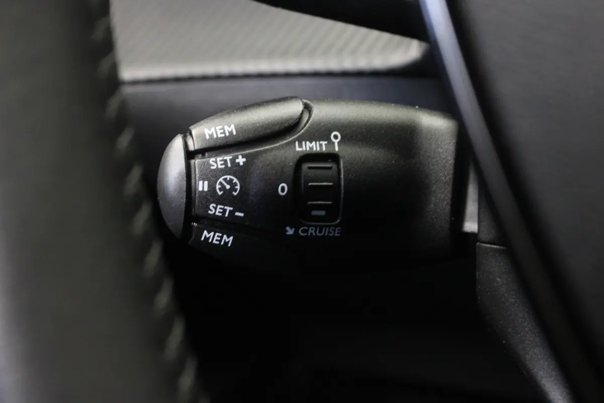 1.2 PureTech 100 Allure |Stoelverw.|Camera|Navi|