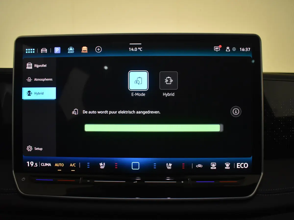 1.5 eHybrid R-Line l Lederen int. l Harman Kardon l Pano Dak l 360gr Camera l 20" l Trekhaak Elektr. l Stoelventilatie l