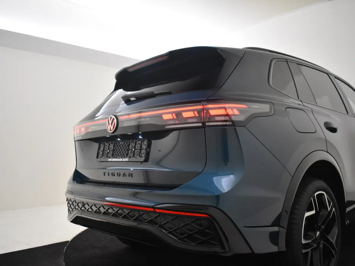 1.5 eHybrid R-Line l Lederen int. l Harman Kardon l Pano Dak l 360gr Camera l 20" l Trekhaak Elektr. l Stoelventilatie l