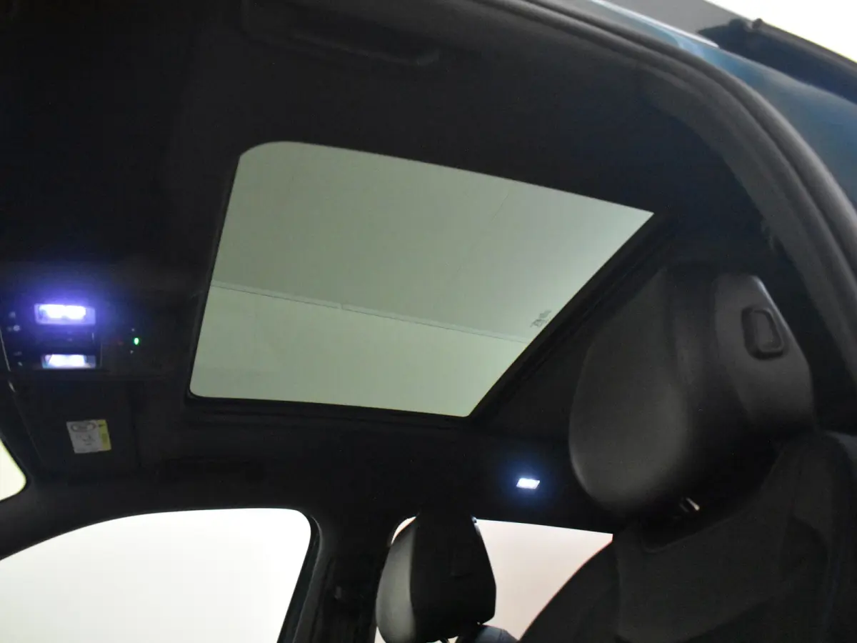 1.5 eHybrid R-Line l Lederen int. l Harman Kardon l Pano Dak l 360gr Camera l 20" l Trekhaak Elektr. l Stoelventilatie l