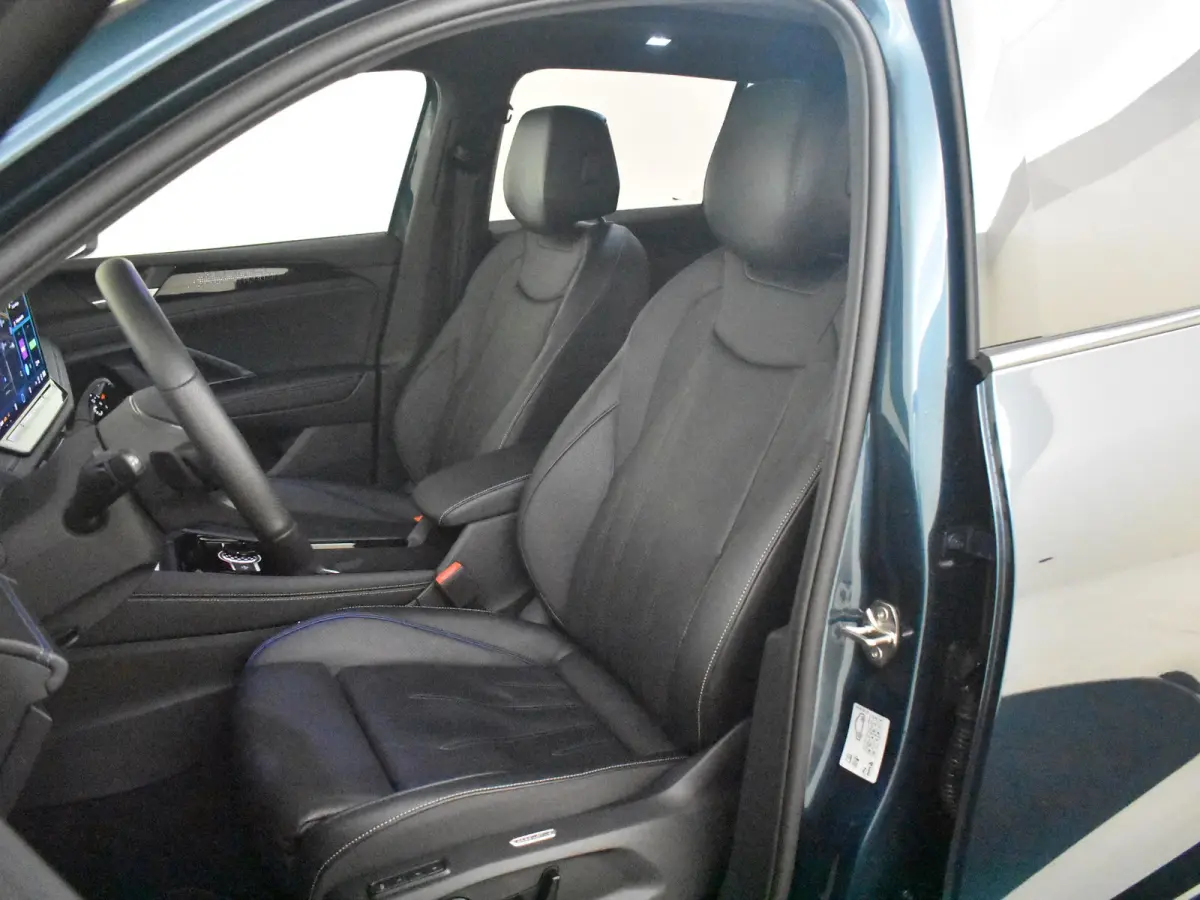1.5 eHybrid R-Line l Lederen int. l Harman Kardon l Pano Dak l 360gr Camera l 20" l Trekhaak Elektr. l Stoelventilatie l
