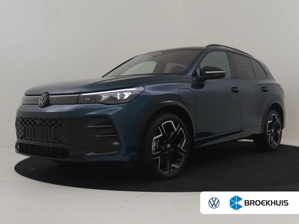 1.5 eHybrid R-Line l Lederen int. l Harman Kardon l Pano Dak l 360gr Camera l 20" l Trekhaak Elektr. l Stoelventilatie l