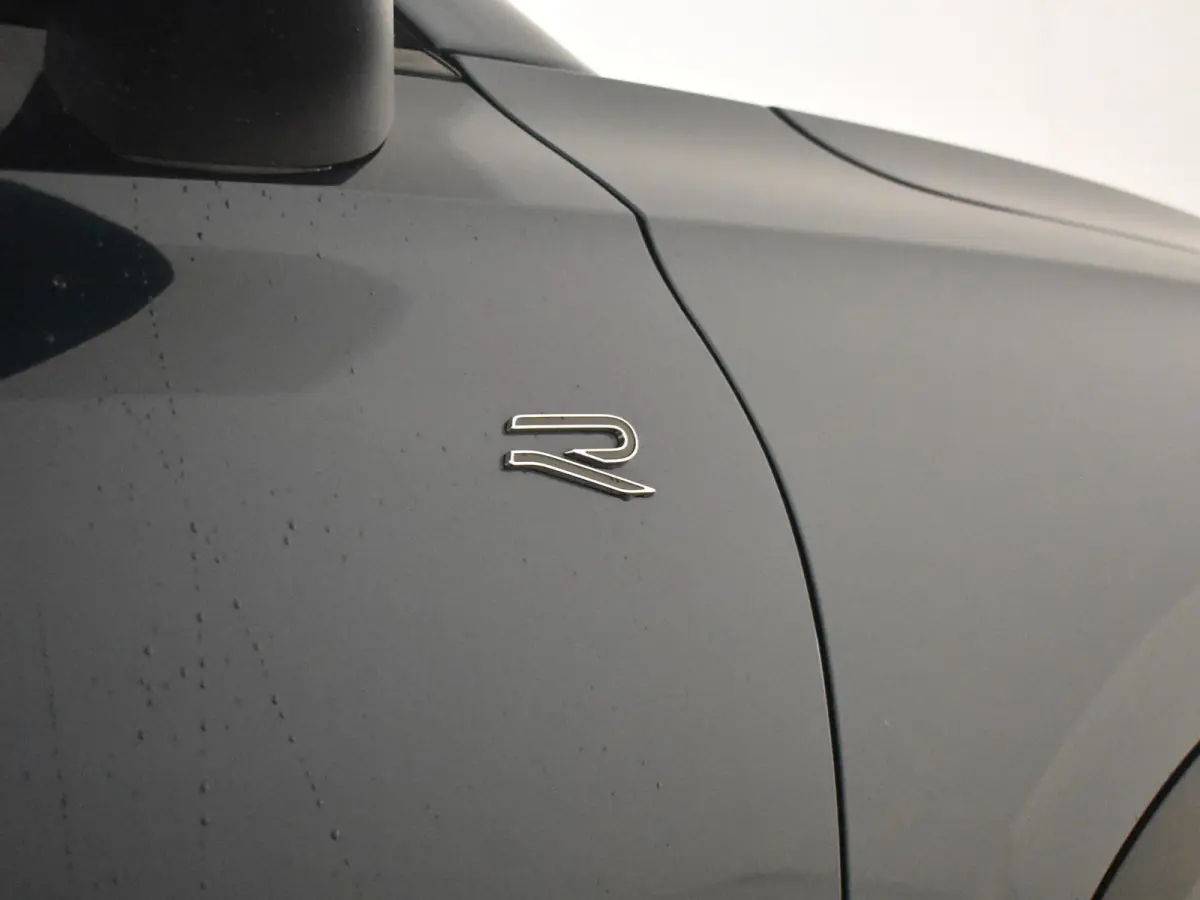 1.5 eHybrid R-Line l Lederen int. l Harman Kardon l Pano Dak l 360gr Camera l 20" l Trekhaak Elektr. l Stoelventilatie l