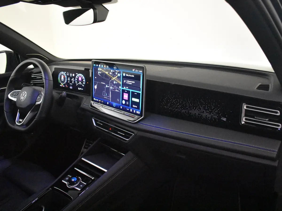1.5 eHybrid R-Line l Lederen int. l Harman Kardon l Pano Dak l 360gr Camera l 20" l Trekhaak Elektr. l Stoelventilatie l
