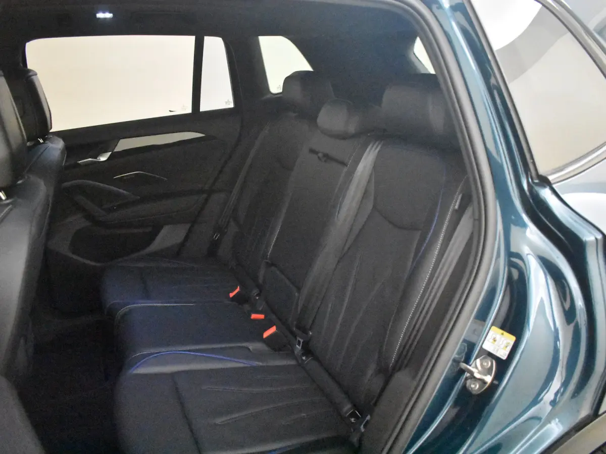 1.5 eHybrid R-Line l Lederen int. l Harman Kardon l Pano Dak l 360gr Camera l 20" l Trekhaak Elektr. l Stoelventilatie l
