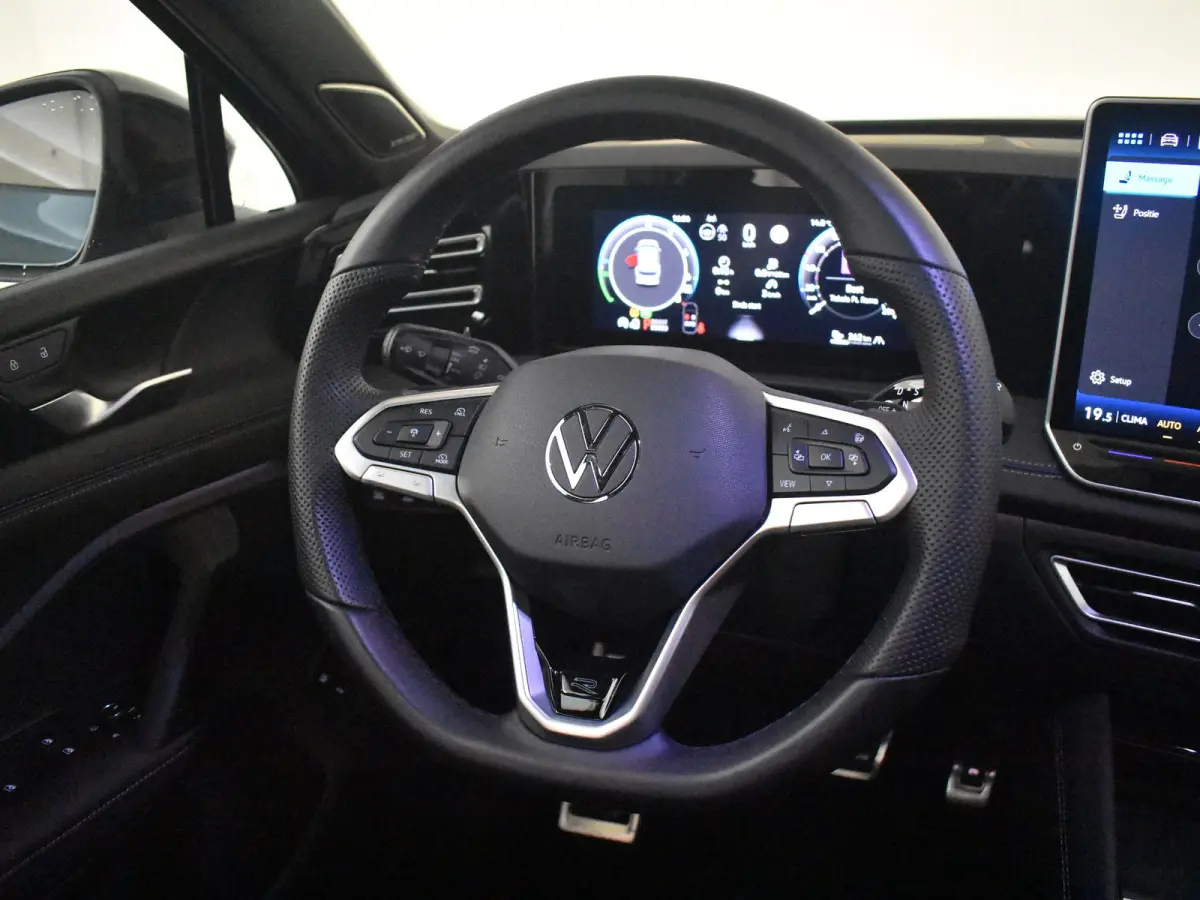 1.5 eHybrid R-Line l Lederen int. l Harman Kardon l Pano Dak l 360gr Camera l 20" l Trekhaak Elektr. l Stoelventilatie l