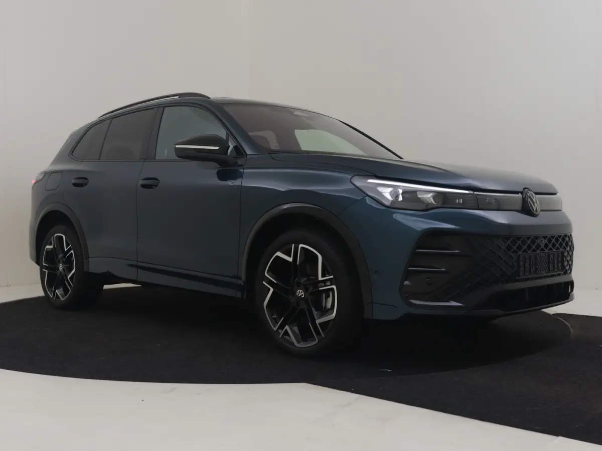 1.5 eHybrid R-Line l Lederen int. l Harman Kardon l Pano Dak l 360gr Camera l 20" l Trekhaak Elektr. l Stoelventilatie l
