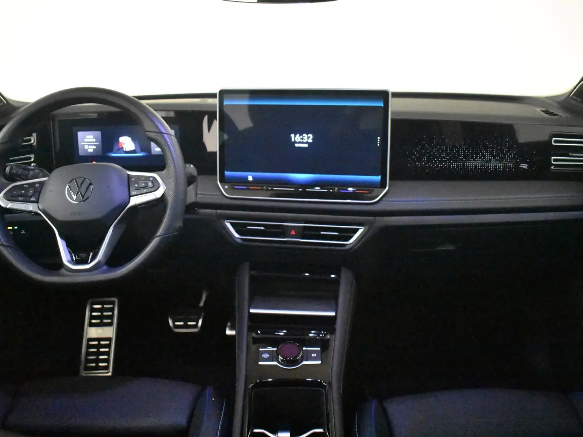 1.5 eHybrid R-Line l Lederen int. l Harman Kardon l Pano Dak l 360gr Camera l 20" l Trekhaak Elektr. l Stoelventilatie l