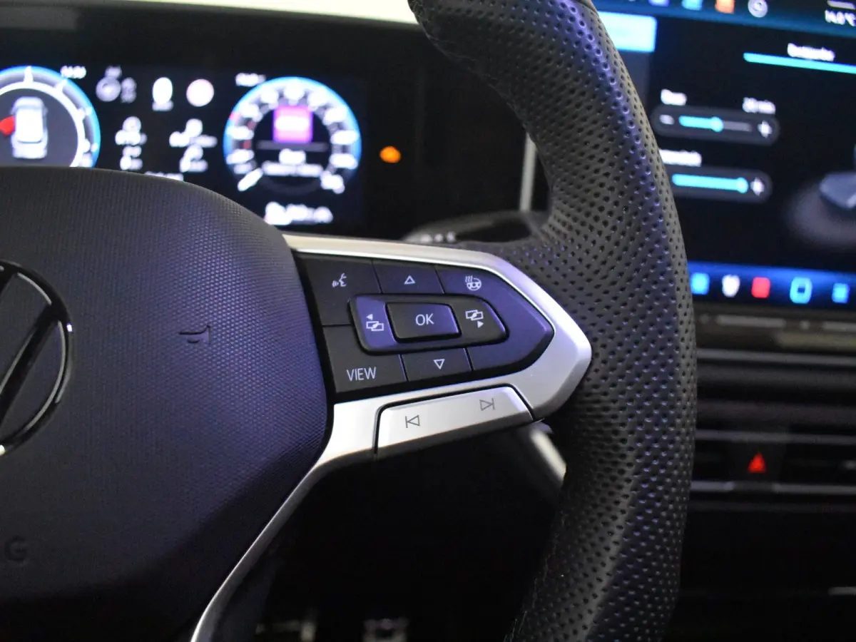1.5 eHybrid R-Line l Lederen int. l Harman Kardon l Pano Dak l 360gr Camera l 20" l Trekhaak Elektr. l Stoelventilatie l