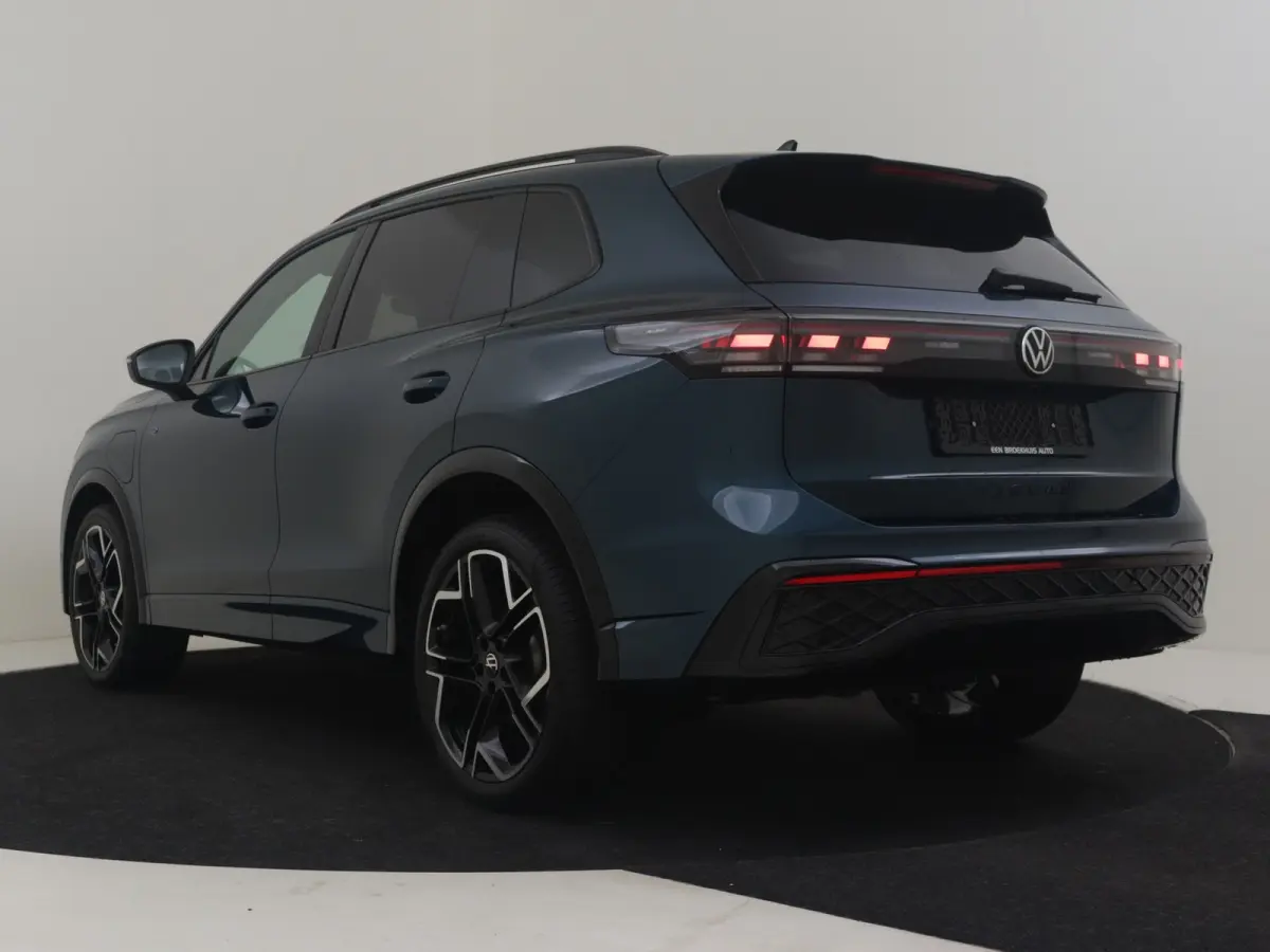 1.5 eHybrid R-Line l Lederen int. l Harman Kardon l Pano Dak l 360gr Camera l 20" l Trekhaak Elektr. l Stoelventilatie l