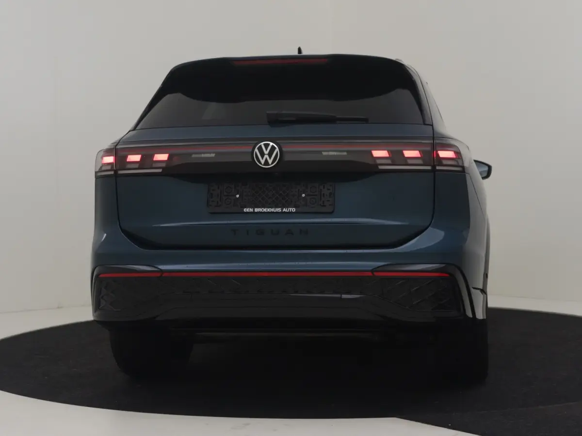 1.5 eHybrid R-Line l Lederen int. l Harman Kardon l Pano Dak l 360gr Camera l 20" l Trekhaak Elektr. l Stoelventilatie l