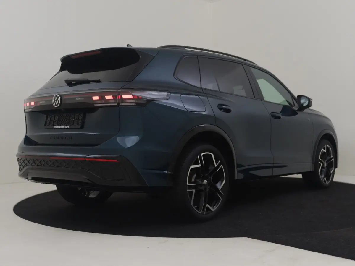 1.5 eHybrid R-Line l Lederen int. l Harman Kardon l Pano Dak l 360gr Camera l 20" l Trekhaak Elektr. l Stoelventilatie l