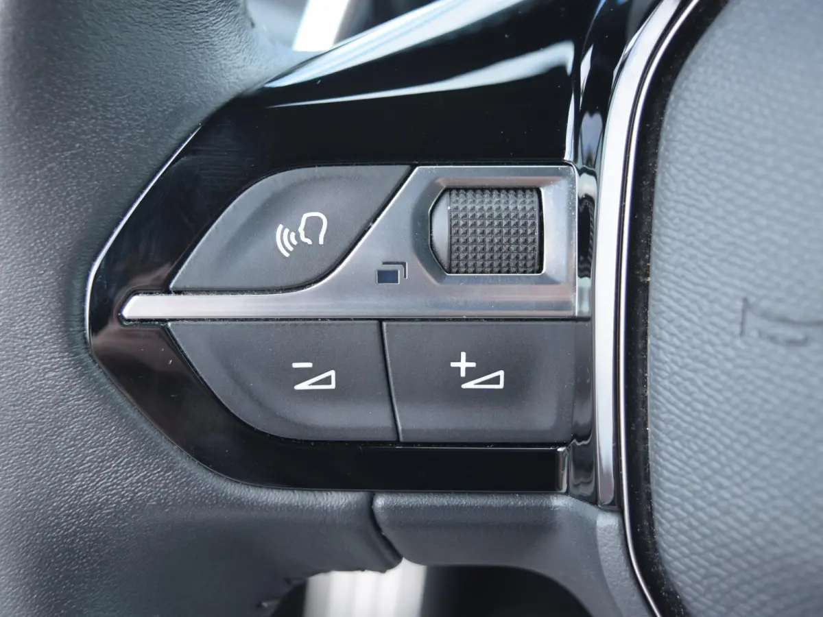1.2 PureTech Allure Pack | AUTOMAAT | 130 PK | NAVI | CRUISE CONTROL | PARKEERSENSOREN MET CAMERA | CLIMATE CONTROL | 25.716 KM