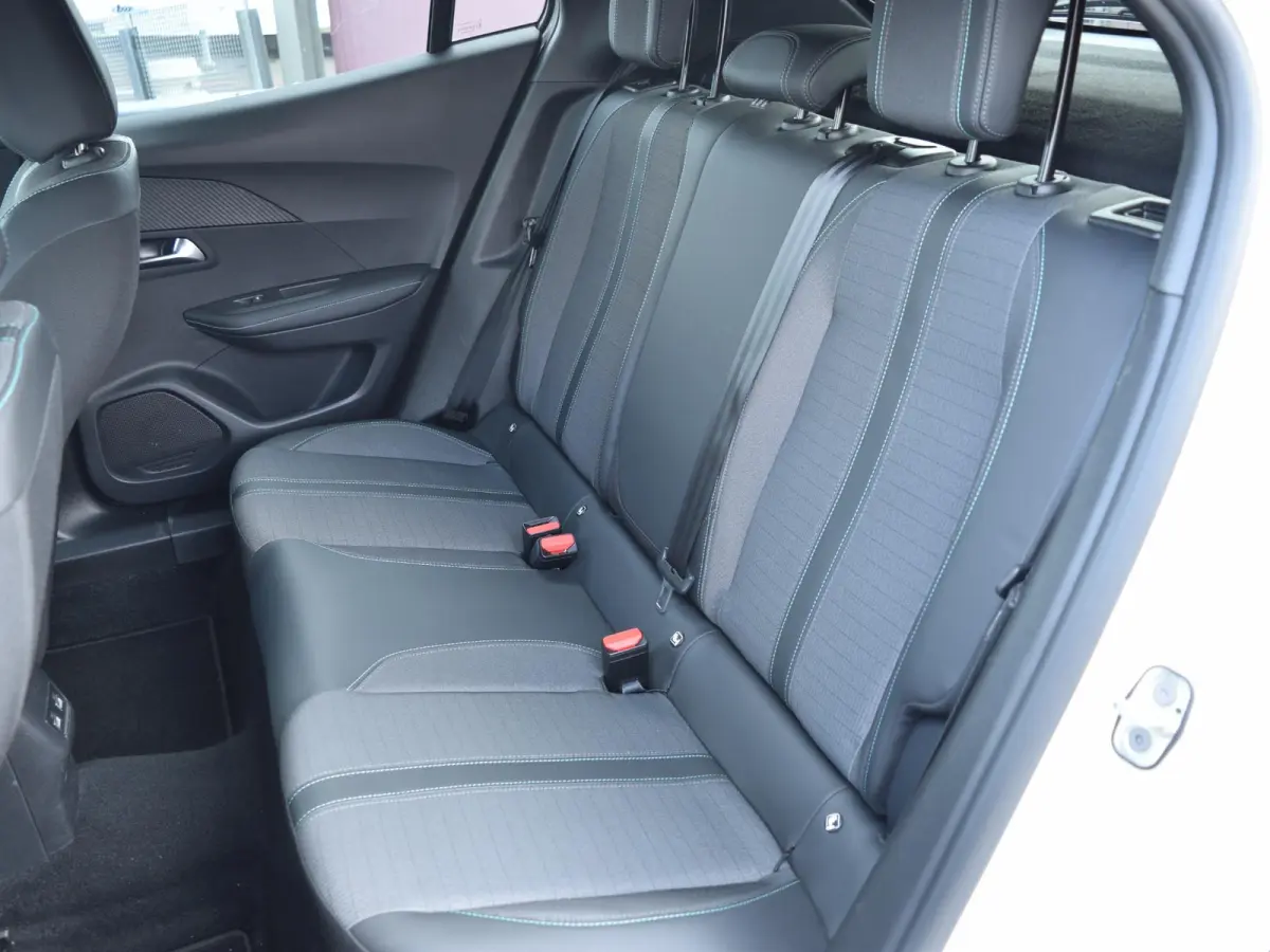 1.2 PureTech Allure Pack | AUTOMAAT | 130 PK | NAVI | CRUISE CONTROL | PARKEERSENSOREN MET CAMERA | CLIMATE CONTROL | 25.716 KM
