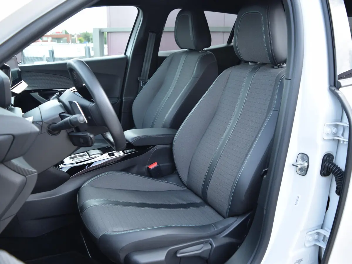 1.2 PureTech Allure Pack | AUTOMAAT | 130 PK | NAVI | CRUISE CONTROL | PARKEERSENSOREN MET CAMERA | CLIMATE CONTROL | 25.716 KM