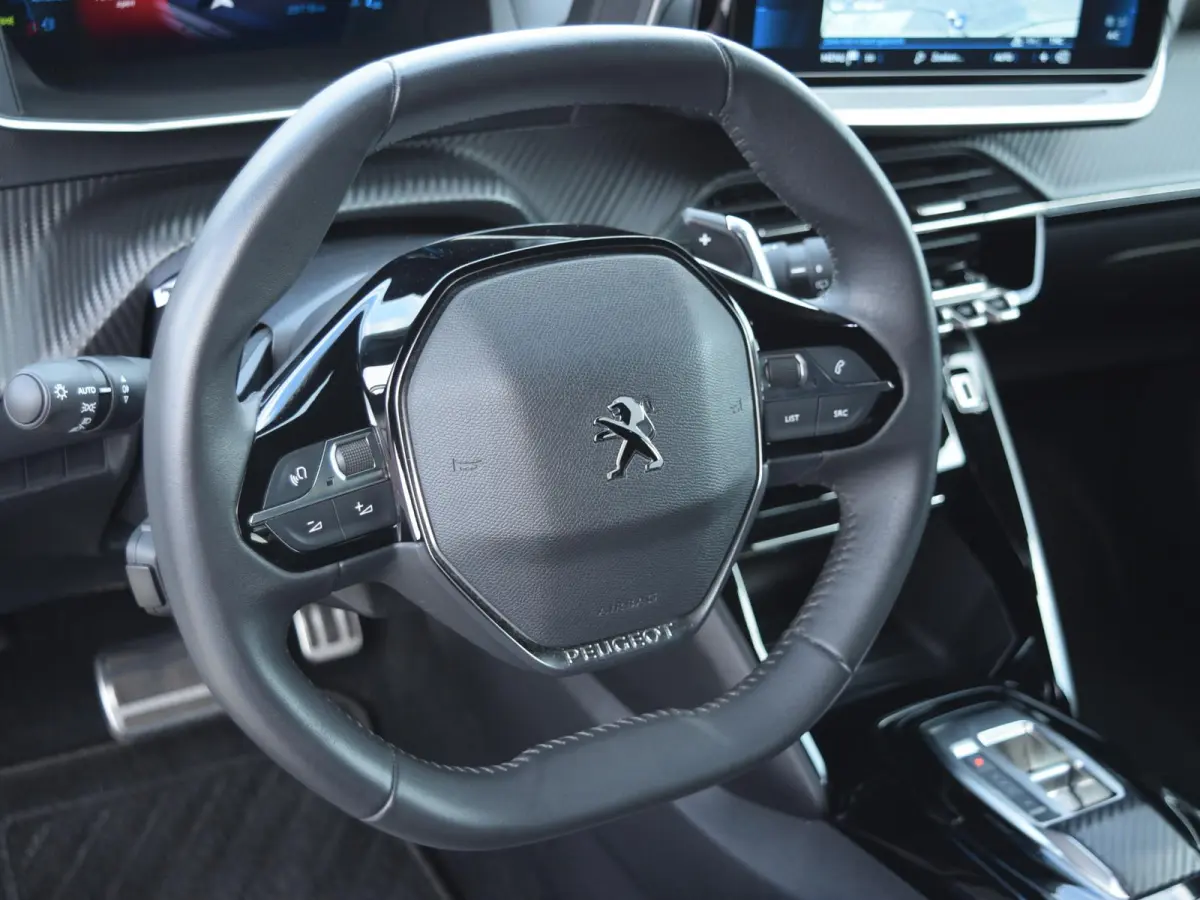 1.2 PureTech Allure Pack | AUTOMAAT | 130 PK | NAVI | CRUISE CONTROL | PARKEERSENSOREN MET CAMERA | CLIMATE CONTROL | 25.716 KM