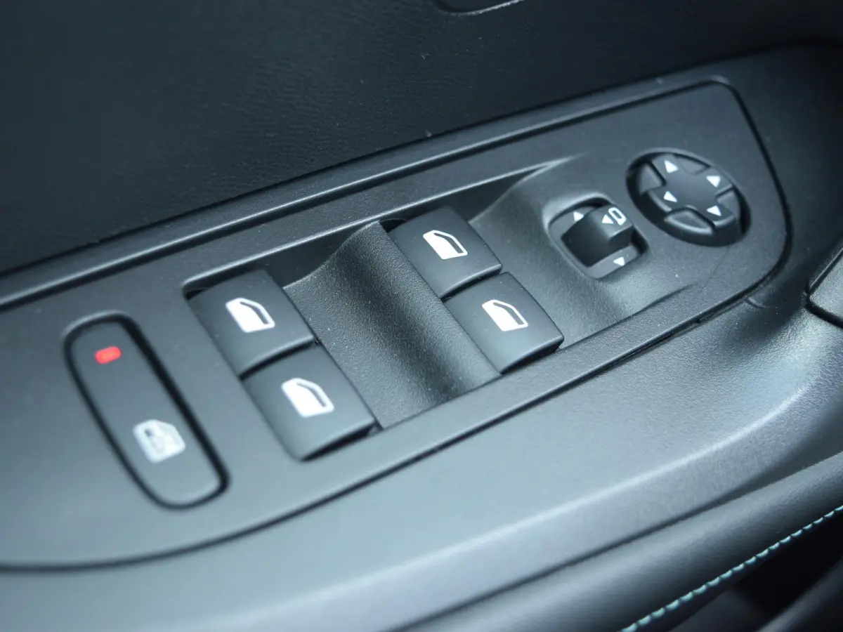 1.2 PureTech Allure Pack | AUTOMAAT | 130 PK | NAVI | CRUISE CONTROL | PARKEERSENSOREN MET CAMERA | CLIMATE CONTROL | 25.716 KM