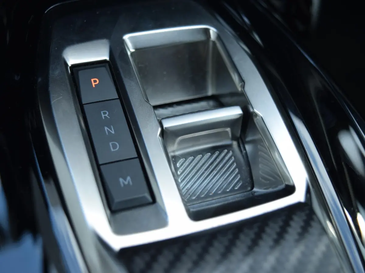 1.2 PureTech Allure Pack | AUTOMAAT | 130 PK | NAVI | CRUISE CONTROL | PARKEERSENSOREN MET CAMERA | CLIMATE CONTROL | 25.716 KM