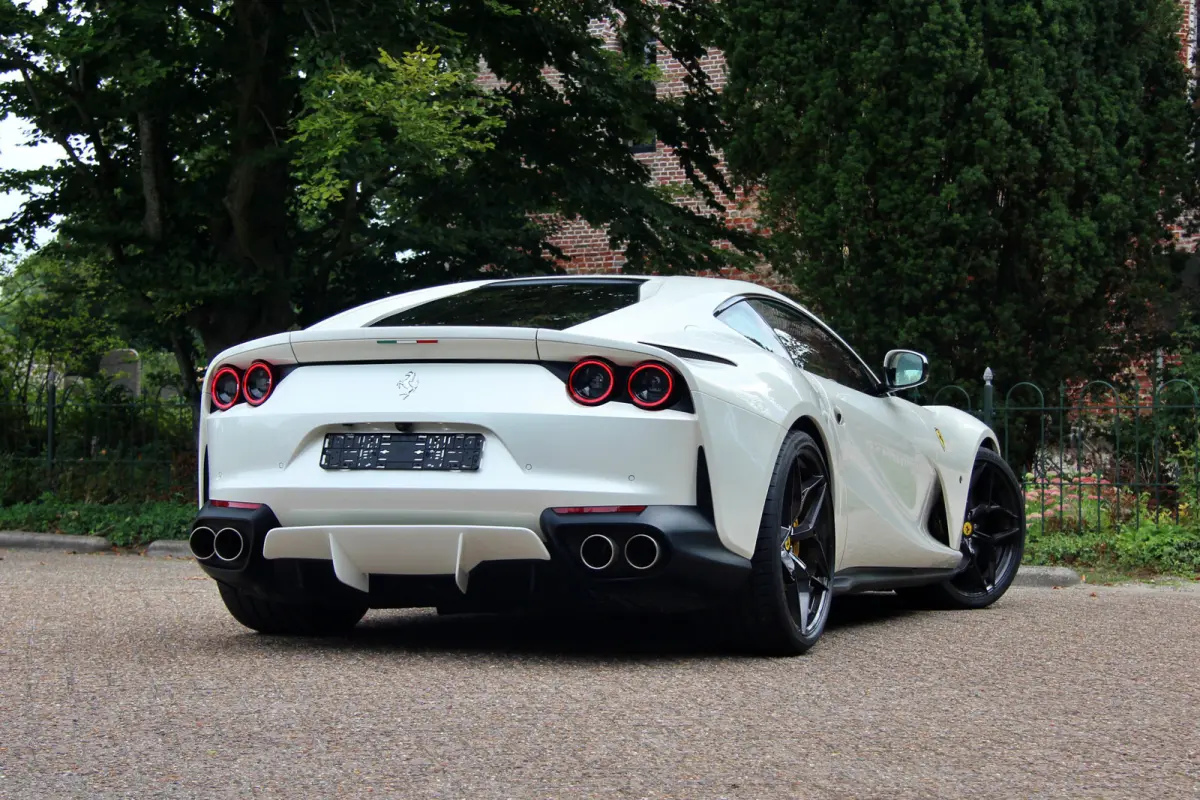 6.5 V12 HELE | Bianco Italia | Lift | Passenger Display | Carbon LED