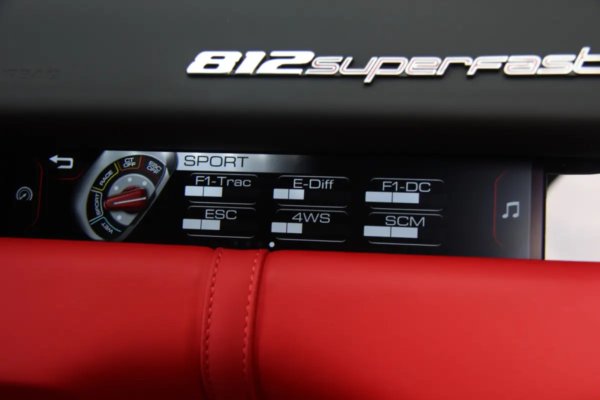 6.5 V12 HELE | Bianco Italia | Lift | Passenger Display | Carbon LED