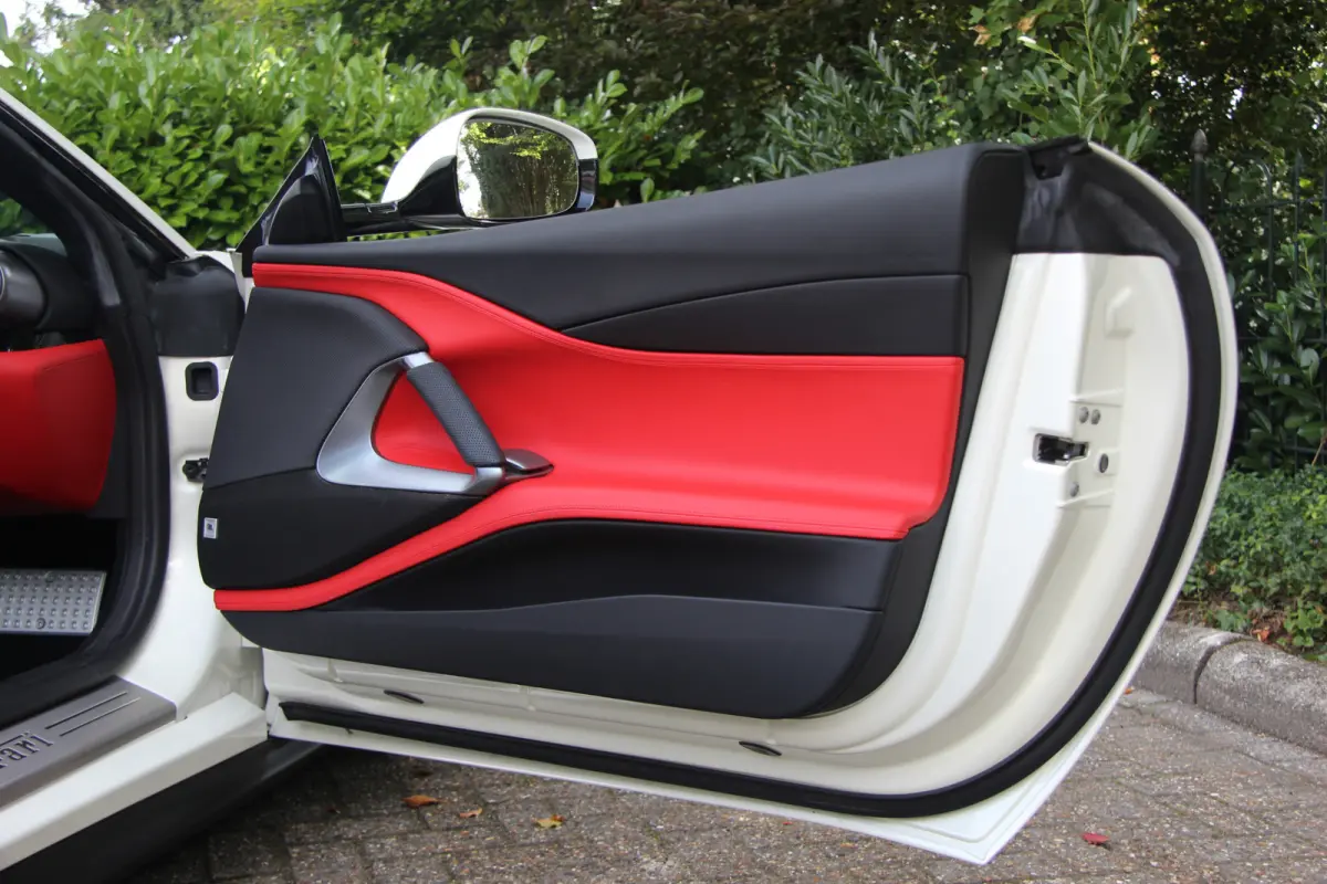 6.5 V12 HELE | Bianco Italia | Lift | Passenger Display | Carbon LED