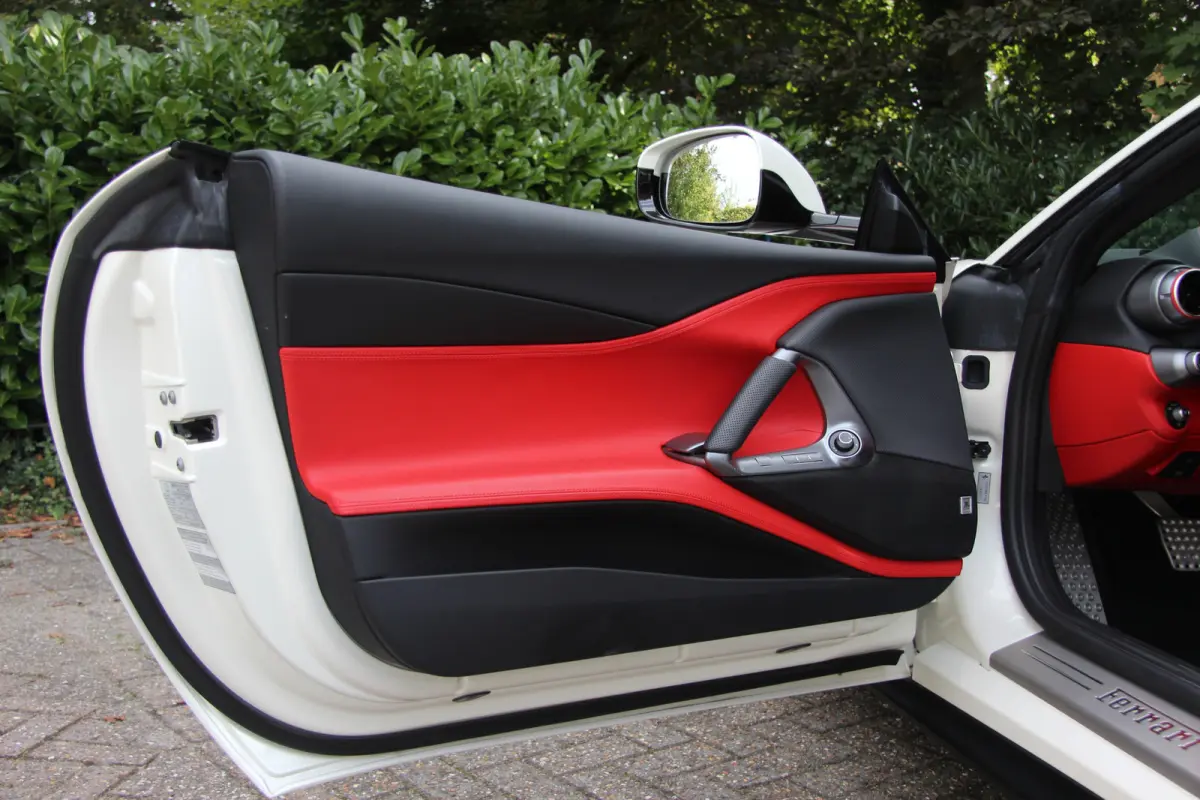 6.5 V12 HELE | Bianco Italia | Lift | Passenger Display | Carbon LED