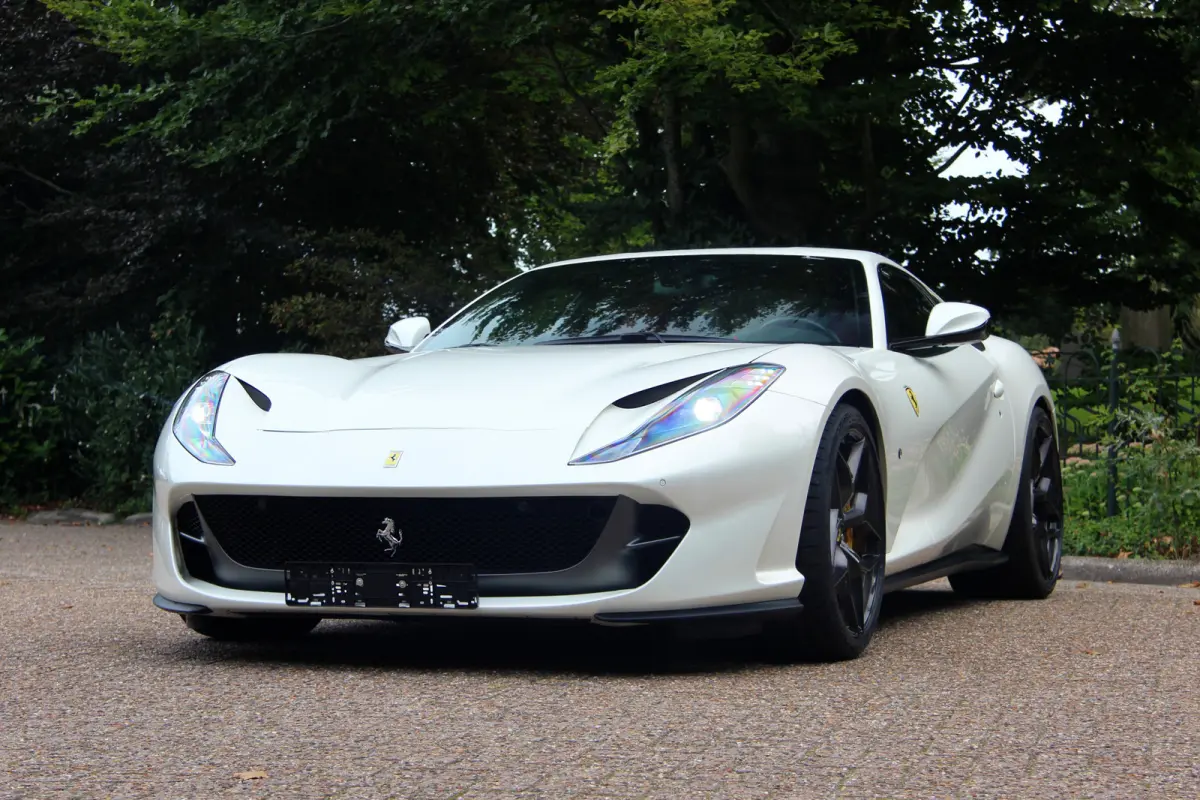 6.5 V12 HELE | Bianco Italia | Lift | Passenger Display | Carbon LED