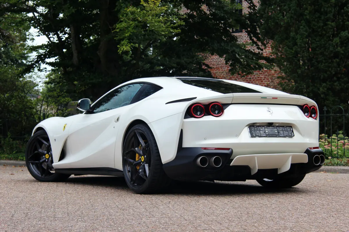 6.5 V12 HELE | Bianco Italia | Lift | Passenger Display | Carbon LED