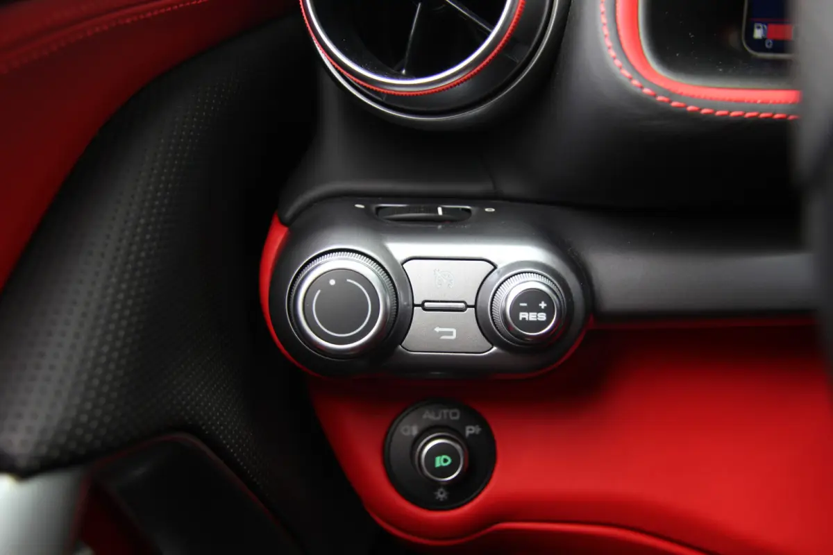 6.5 V12 HELE | Bianco Italia | Lift | Passenger Display | Carbon LED