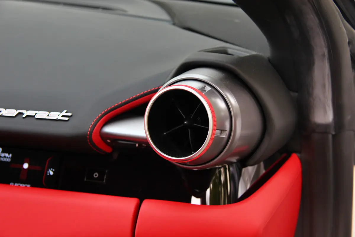 6.5 V12 HELE | Bianco Italia | Lift | Passenger Display | Carbon LED