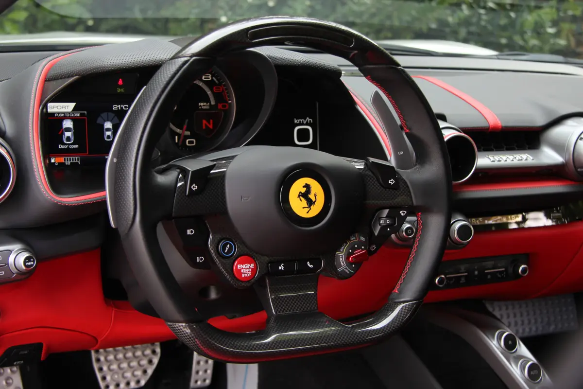 6.5 V12 HELE | Bianco Italia | Lift | Passenger Display | Carbon LED