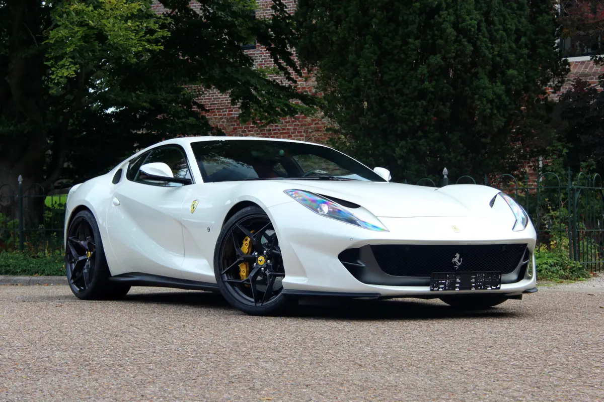 6.5 V12 HELE | Bianco Italia | Lift | Passenger Display | Carbon LED