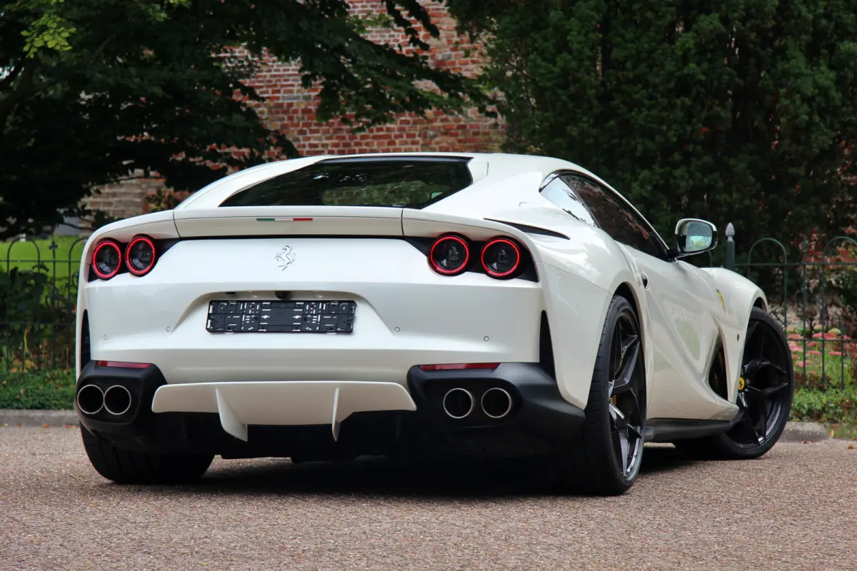 6.5 V12 HELE | Bianco Italia | Lift | Passenger Display | Carbon LED