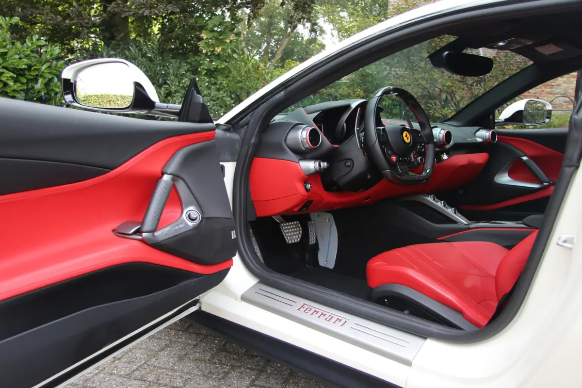 6.5 V12 HELE | Bianco Italia | Lift | Passenger Display | Carbon LED