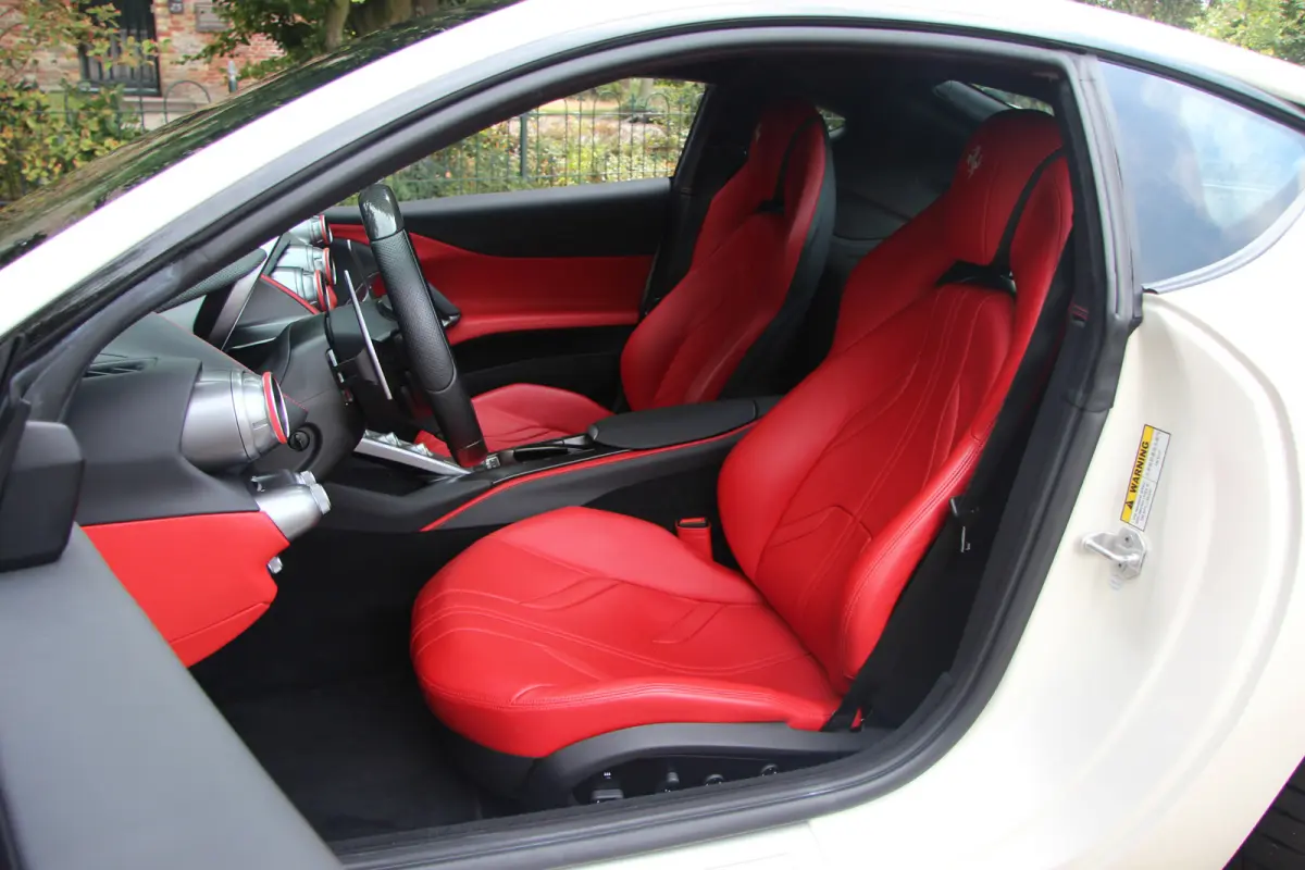 6.5 V12 HELE | Bianco Italia | Lift | Passenger Display | Carbon LED