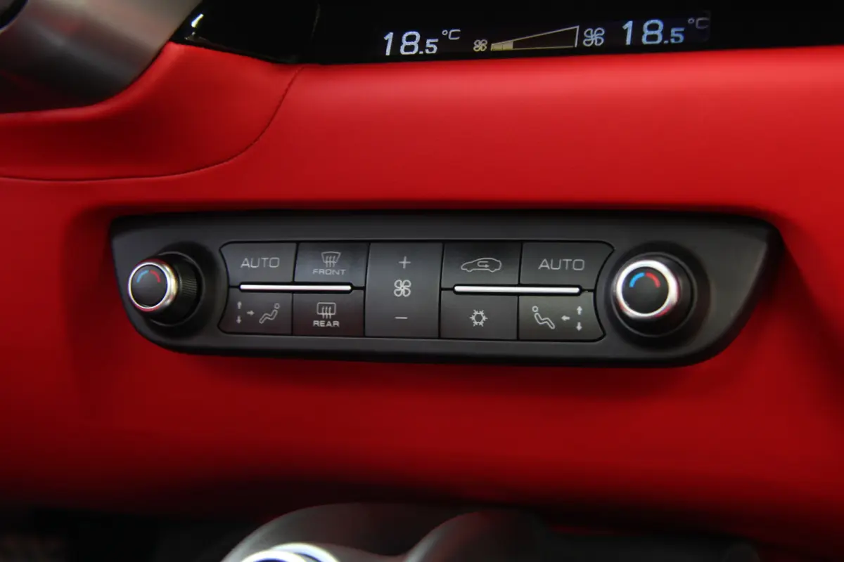 6.5 V12 HELE | Bianco Italia | Lift | Passenger Display | Carbon LED
