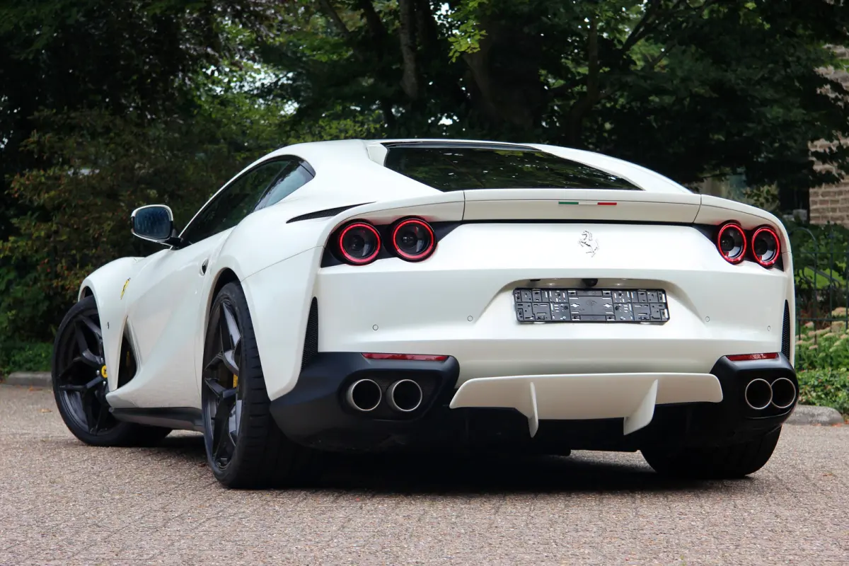 6.5 V12 HELE | Bianco Italia | Lift | Passenger Display | Carbon LED
