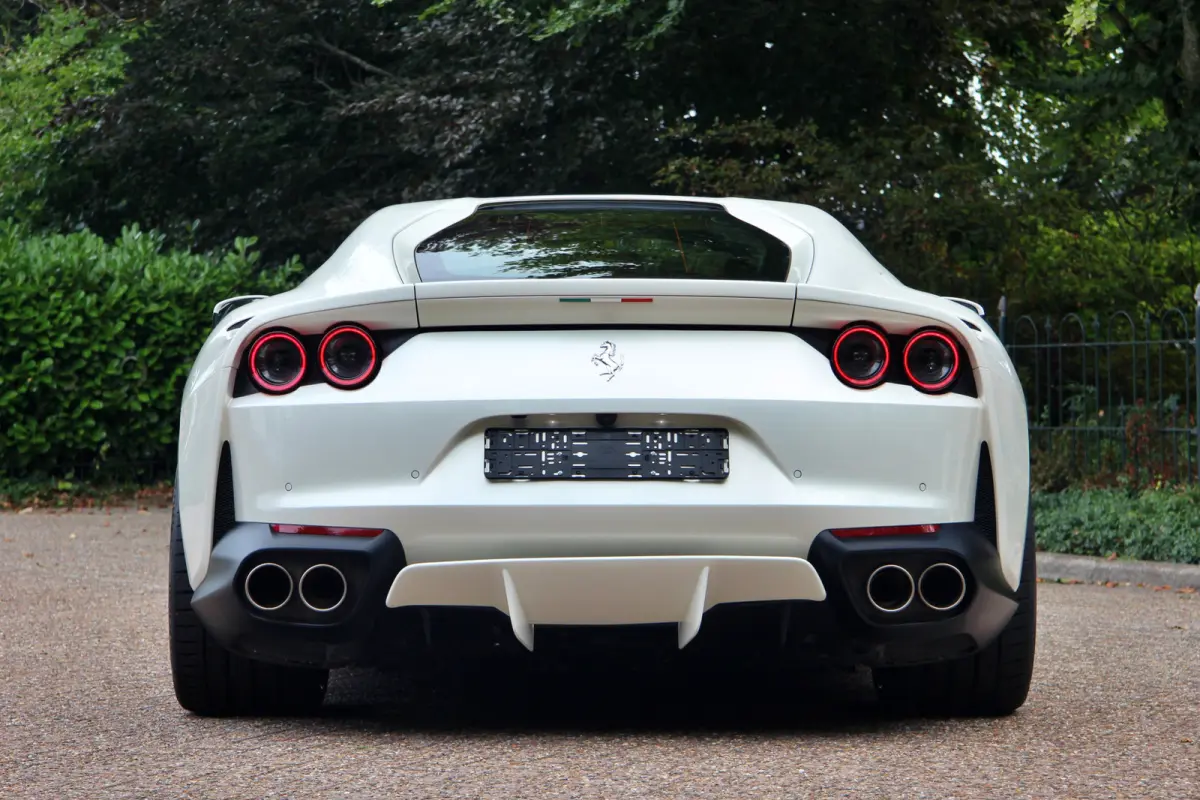 6.5 V12 HELE | Bianco Italia | Lift | Passenger Display | Carbon LED