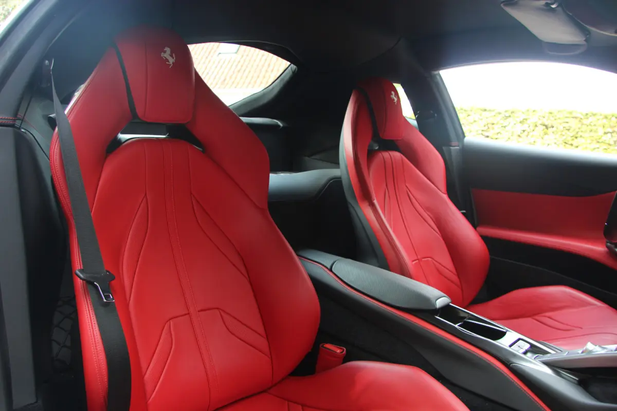 6.5 V12 HELE | Bianco Italia | Lift | Passenger Display | Carbon LED