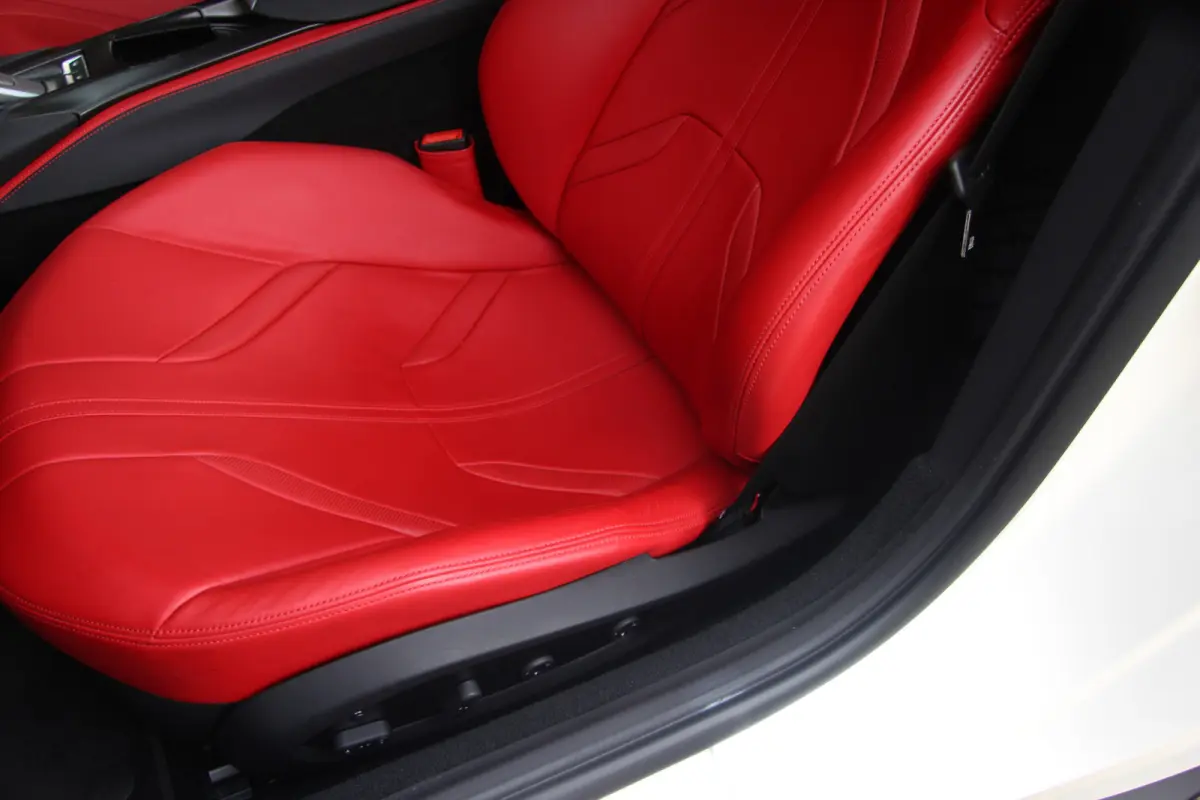 6.5 V12 HELE | Bianco Italia | Lift | Passenger Display | Carbon LED